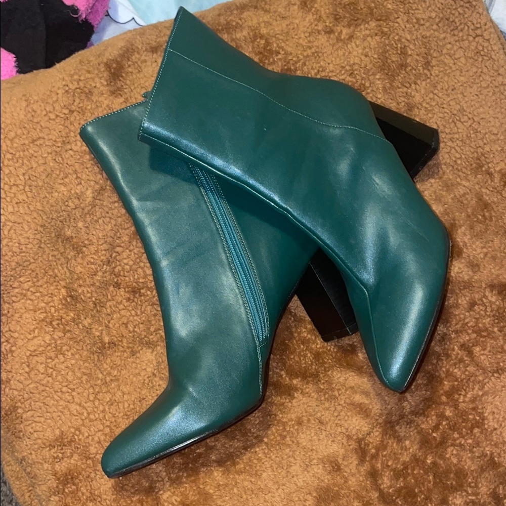 Elegant Green Women's Boots